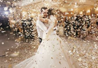 أغرب طقوس الزواج حول العالم.. من ضرب العريس إلى البصق على العروس