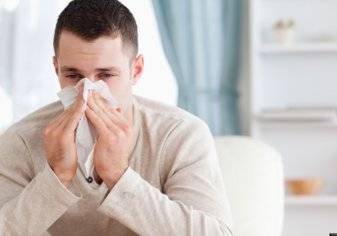 كيف تميز بين نزلات البرد وفيروس الإنفلونزا؟