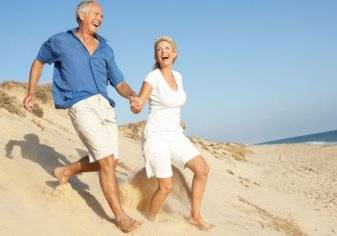 دراسة: السعادة الزوجية تطيل العمر وتمنحك الشباب الدائم