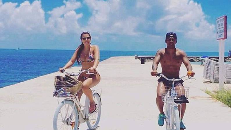 3D32AD4400000578-4222884-Bayern_Munich_s_Douglas_Costa_cycles_under_blue_skies_with_wife_-a-26_1487073548313.jpg