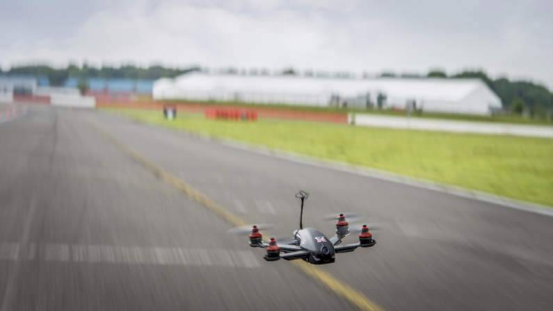 Nissan creates GT-R drone 0-100 kmh in just 1.3 seconds (3).jpg