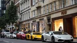 370CB8F500000578-3733014-On_display_A_row_of_stunning_supercars_line_up_outside_designer_-a-173_1470841178663.jpg