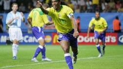 04A235450000044D-4185560-Ronaldinho_s_glittering_playing_career_also_saw_him_earn_97_caps-a-5_1486069250649.jpg