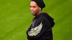 3C974D3100000578-4185560-Ronaldinho_pictured_last_week_is_set_to_take_up_role_at_Barcelon-a-3_1486069250123.jpg