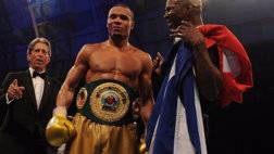3CD8117400000578-4194166-Eubank_Jnr_celebrates_with_his_father_after_winning_at_London_s_-a-77_1486339642852.jpg