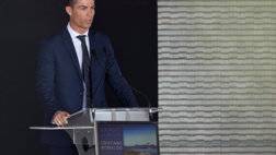 3EBCF6D400000578-4360346-Ronaldo_gave_a_speech_at_the_event_where_he_hit_back_at_critics_-a-5_1490797620624.jpg