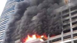 حريق ضخم في برج قرب دبي مول.jpg