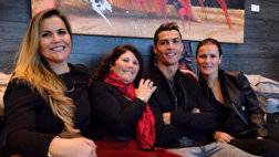 Cristiano-Ronaldo-family-mother-sisters-1.jpg