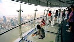 Tourists-Inside-The-Oriental-Pearl-Tower-Shanghai.jpg