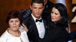 cristiano-ronaldo-next-to-his-mother-and-sister_971598_large.jpg