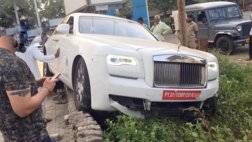 d34d8c9b-2018-rolls-royce-phantom-ghost-crash-india-mumbai-4.jpg