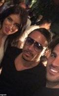 4A658D2900000578-5526631-Chelsea_s_Cesc_Fabregas_poses_for_a_selfie_with_Salt_Bae_and_his-a-34_1521630241907.jpg