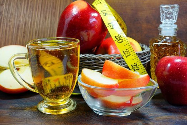 لماذا قد يساعد خل التفاح الأشخاص على التخلص من الوزن الزائد؟