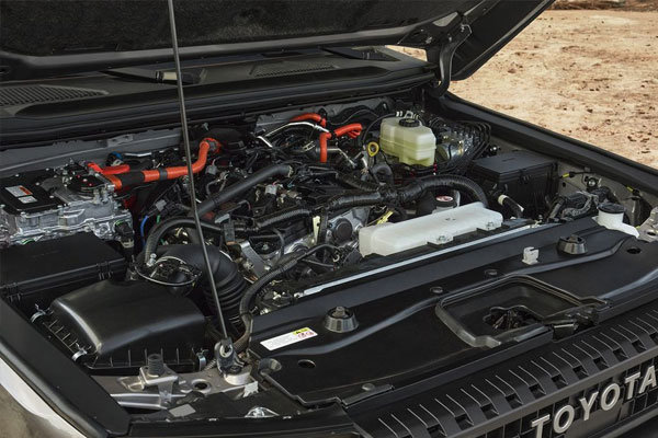 المحرك والأداء الميكانيكي لسيارة تويوتا لاند كروزر