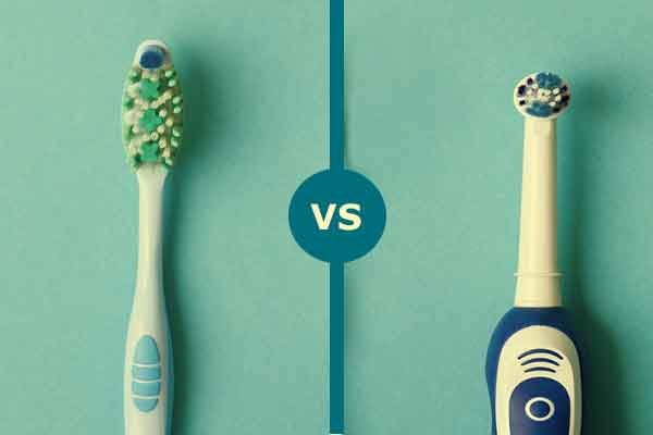 هل من الأفضل استخدام فرشاة الأسنان الكهربائية أم فرشاة الأسنان اليدوية؟