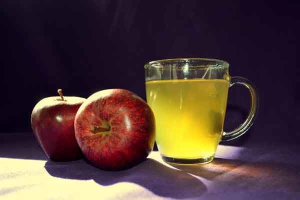 تناول التفاح أثناء شرب الشاي الأخضر