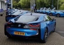 19 BMW i8 هدية مالك نادي ليستر للاعبي الفريق