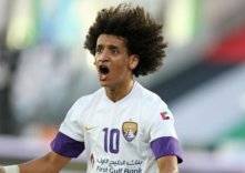 بالصور.. عموري يتوج أفضل لاعب في آسيا 2016