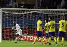 بالفيديو.. ديربي الشباب والنصر يشهد احتساب أغرب ركلة جزاء