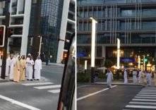 الشيخ محمد بن راشد يضرب مثالا للتواضع و ينتظر الضؤ الاخضر للعبور