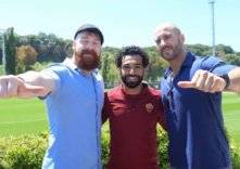 بالصور.. لماذا تواجد محمد صلاح مع نجوم WWE؟