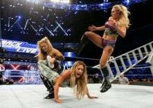 بالصور.. ليلة تاريخية لسيدات العرض الأزرق في WWE