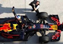 بالصور.. احتفال غريب من سائق ريد بل بعد تتويجه بجائزة الصين للفورمولا1