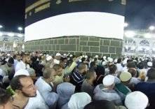 لحظة انتحار معتمر بالحرم المكي الشريف (فيديو)