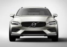 فولفو تزيح الستار عن موديل SUV من أيقونتها V60 (صور)