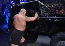 شاهد .. قوة العملاق الأسطوري "بيج شو" في WWE
