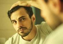 6 أسباب شائعة لتساقط الشعر عند الرجال