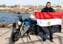 مصري يقود دراجته 24 ساعة متواصلة.. لهذا السبب!