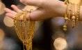 رجال تونس يكرومون زوجاتهم بالذهب في نهاية رمضان